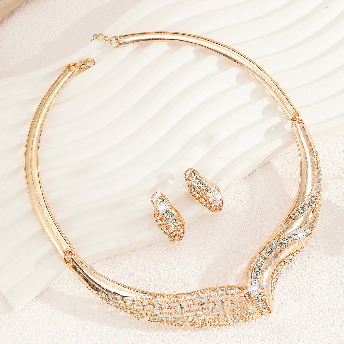 Women’s Moon Jewelry Set – Metal Necklace & Matching Earrings