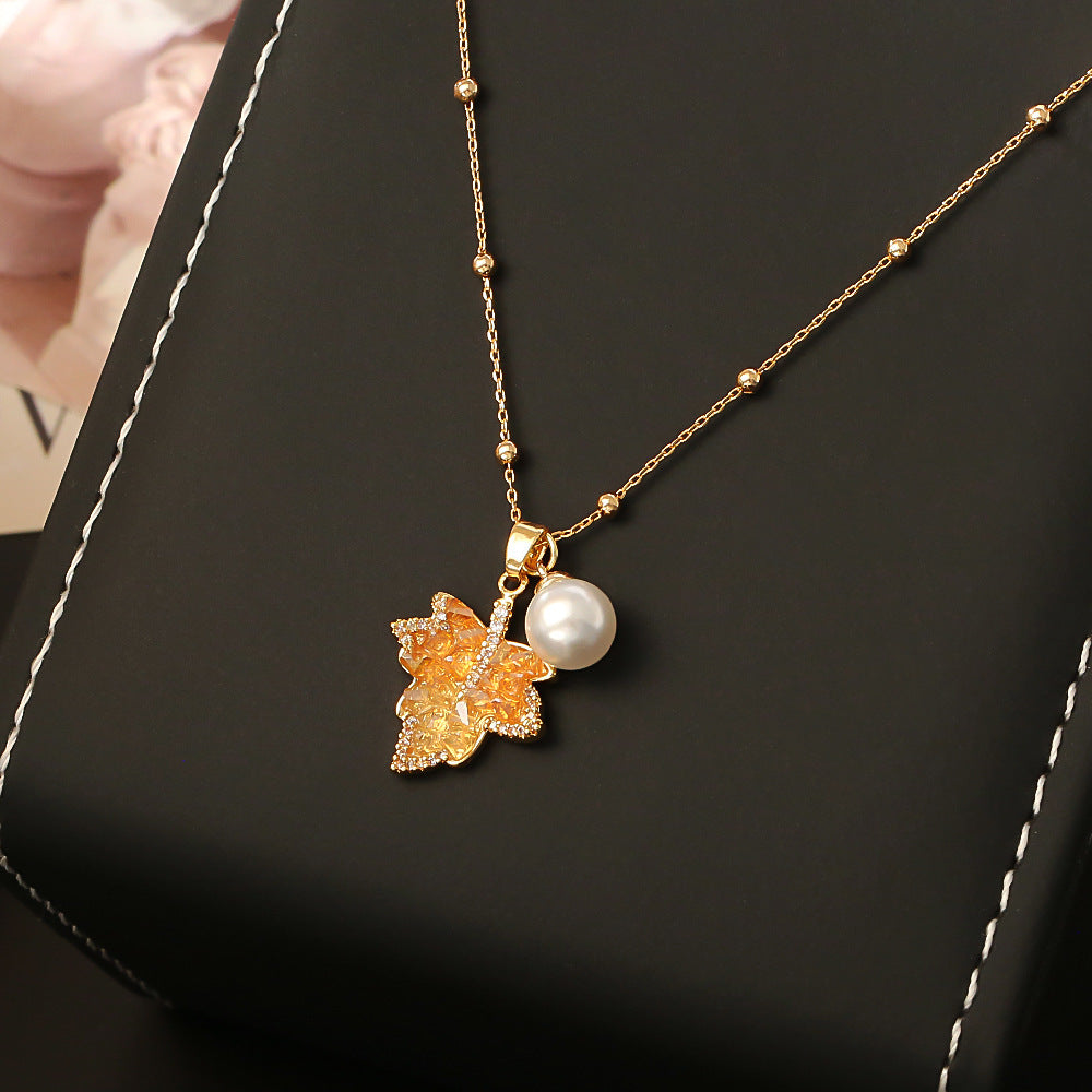 Women Retro Gradient Crystal Maple Leaf Pearl Necklace