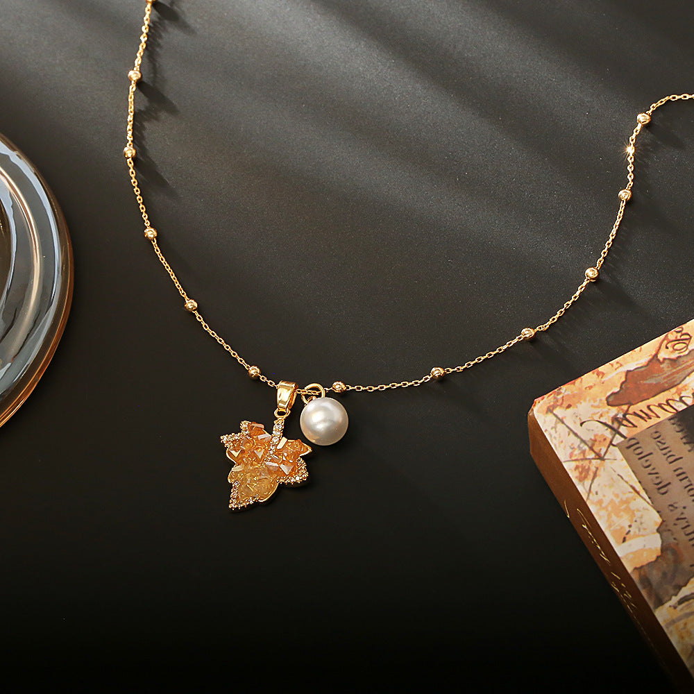 Women Retro Gradient Crystal Maple Leaf Pearl Necklace