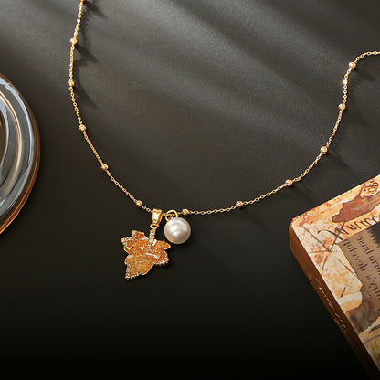 Women Retro Gradient Crystal Maple Leaf Pearl Necklace
