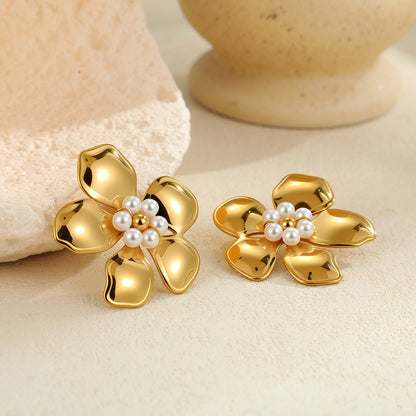 Women's Flower Stringed Pearls Stud Earrings