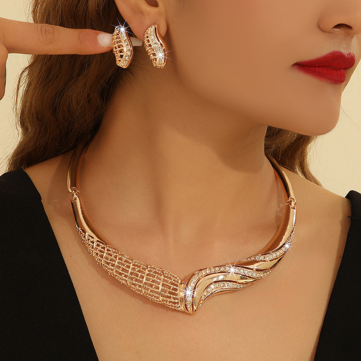 Women’s Moon Jewelry Set – Metal Necklace & Matching Earrings