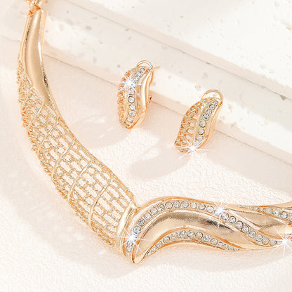 Women’s Moon Jewelry Set – Metal Necklace & Matching Earrings