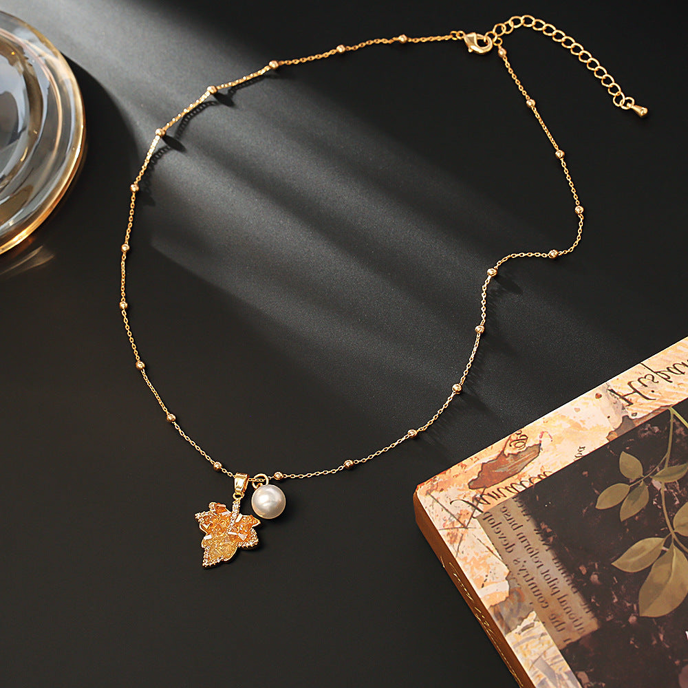 Women Retro Gradient Crystal Maple Leaf Pearl Necklace