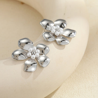 Women's Flower Stringed Pearls Stud Earrings